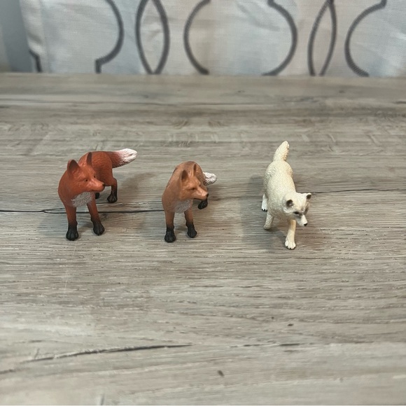 Fox Toy Figurines Lot of 5 - Picture 8 of 9
